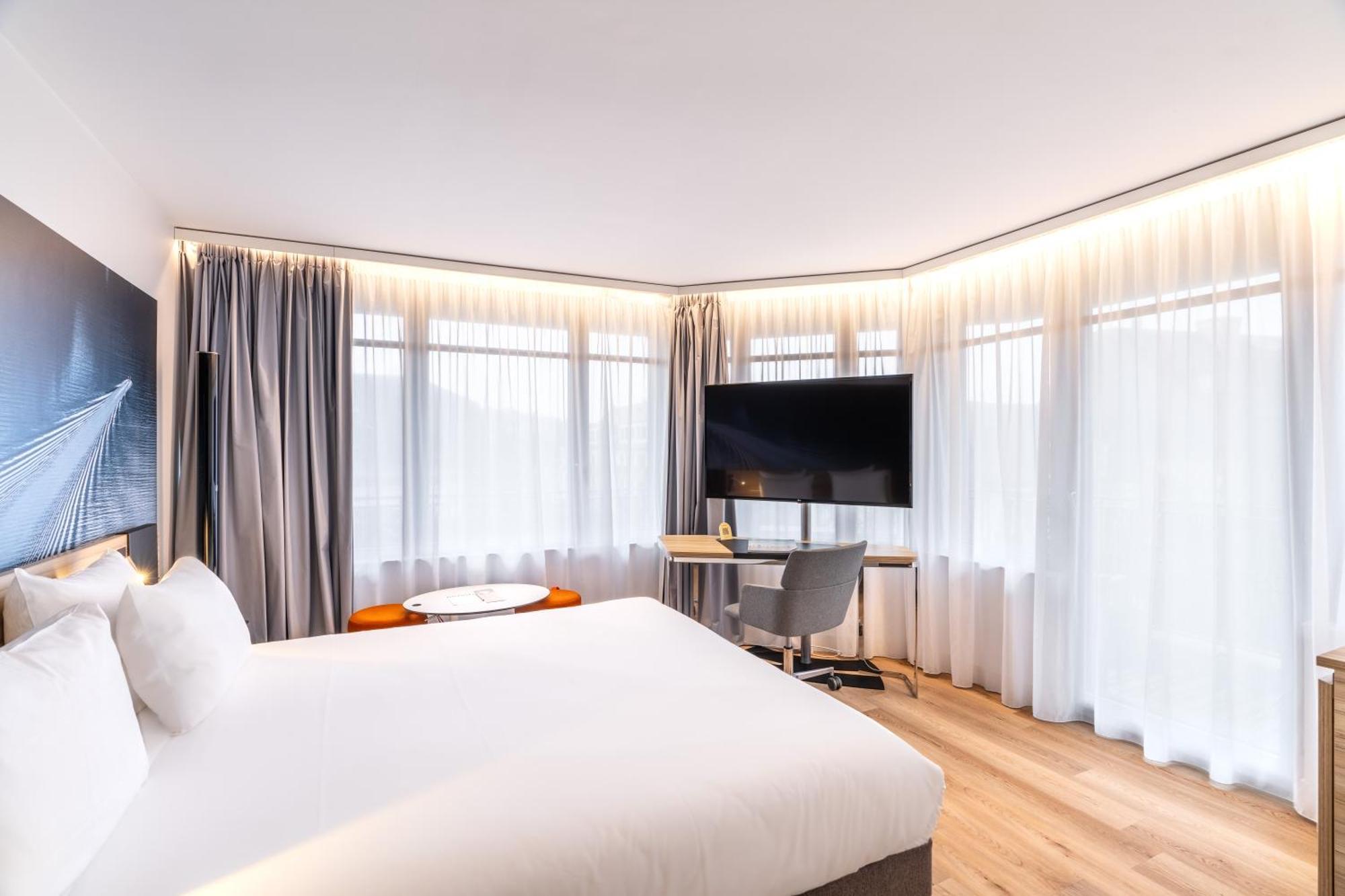 Novotel Deauville Plage Exterior foto